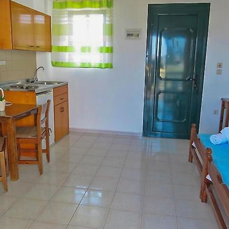 Debbi Appartments And Hotel Ялиссос Экстерьер фото