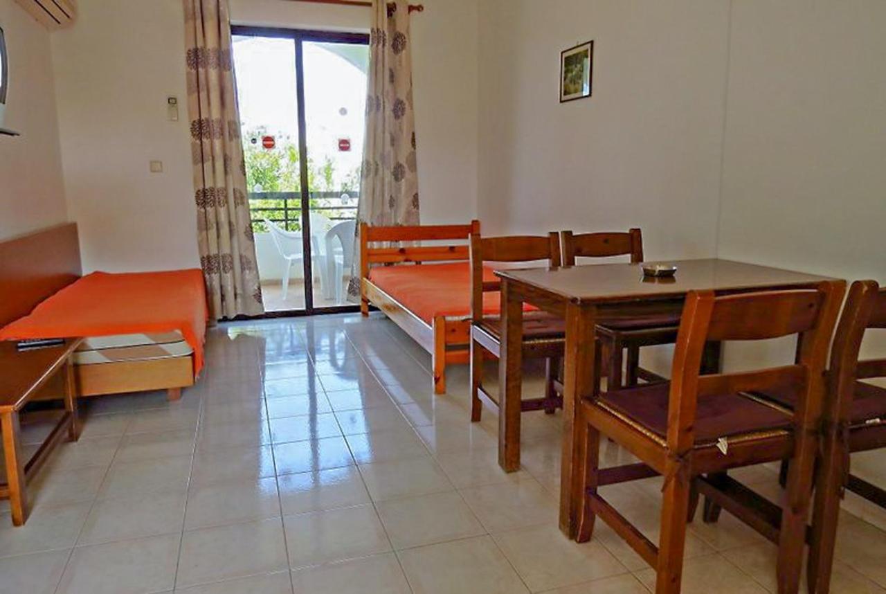 Debbi Appartments And Hotel Ялиссос Экстерьер фото