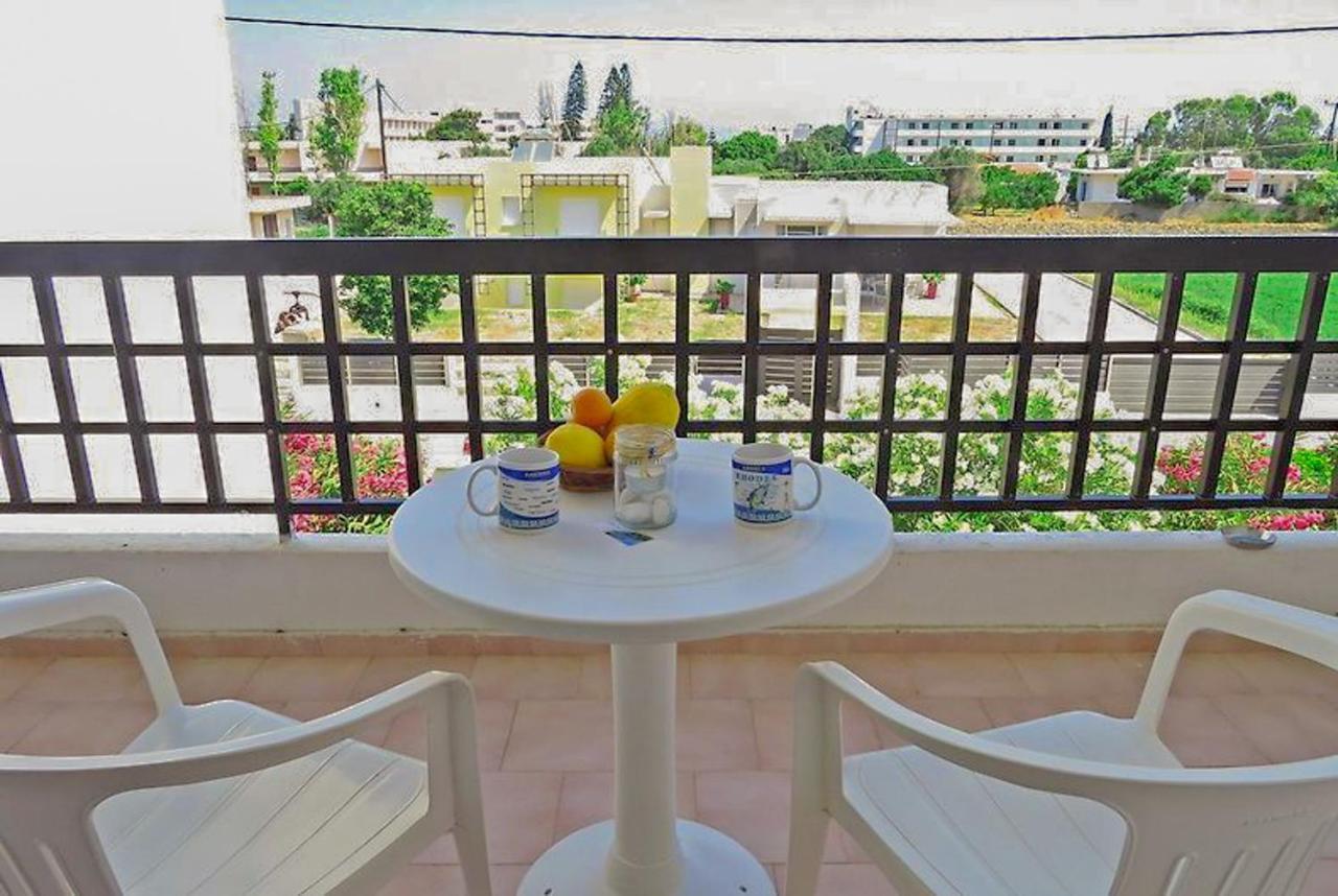 Debbi Appartments And Hotel Ялиссос Экстерьер фото